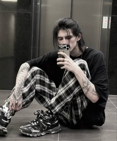 Punk Boy Outfits, Grunge Guy Outfits, Grunge Guy Aesthetic, Emo Outfits For Guys, Overgrown Hair, Emo Oc, Alt Guy, Grunge Guy, Emo Party