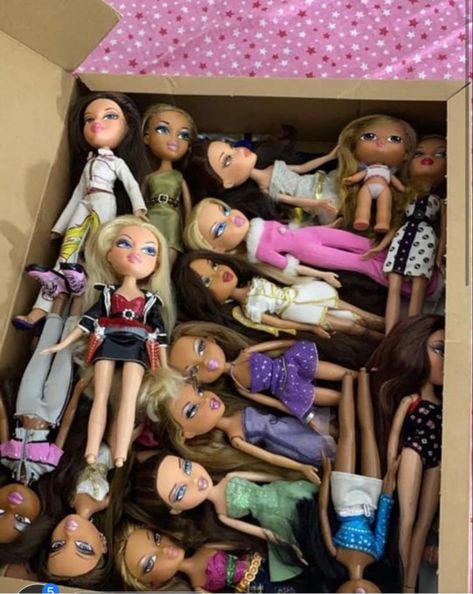 Bratz Dolls Old Bratz Dolls, Bratz The Movie, The Bratz, Y2k Room, Doll Things, 2000s Nostalgia, Childhood Nostalgia, Bratz Doll, Safe Space