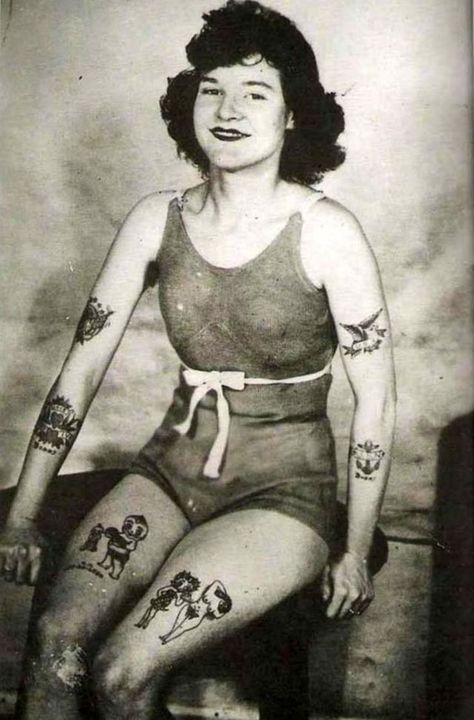 Victorian Tattoo, Tattooed Woman, Classic Photography, Portrait Vintage, Betty Boop Art, Full Body Tattoo, Old Tattoos, Classic Tattoo, Vintage Tattoo