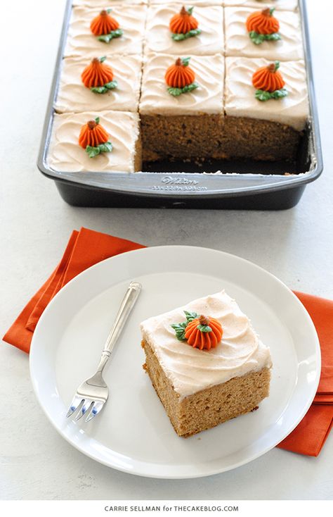 Pumpkin Sheet Cake - easy pumpkin cake with cinnamon cream cheese frosting, made from scratch and perfect for a crowd | by Carrie Sellman for TheCakeBlog.com Pumpkin Spice Latte Cake, Sheet Cakes Decorated, Pumpkin Cake Easy, Life In The Countryside, Cakes Decorated, Pumpkin Sheet Cake, Pumpkin Spice Cake, Pumpkin Recipes Dessert, Sheet Cakes