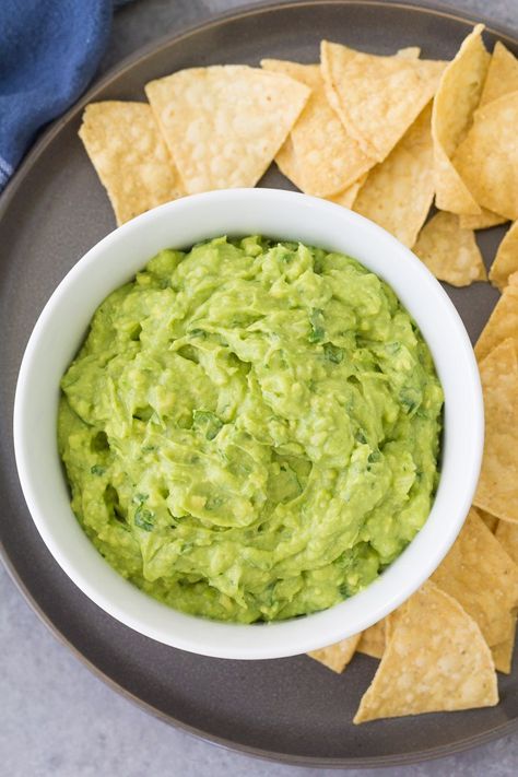 Guacamole Recipe Easy Homemade, Authentic Guacamole, Homemade Guacamole Recipe, Guacamole Ingredients, Easy Salsa Recipe, Best Guacamole, Guacamole Recipe Easy, Salsa Guacamole, Homemade Salsa Recipe