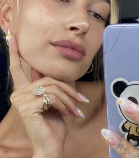 Inexpensive Jewelry, Hailey Bieber Style, Hailey Rhode, Future Engagement Rings, Celebrity Engagement Rings, Dream Engagement Rings, Dream Engagement, Hailey Baldwin, Cheap Jewelry