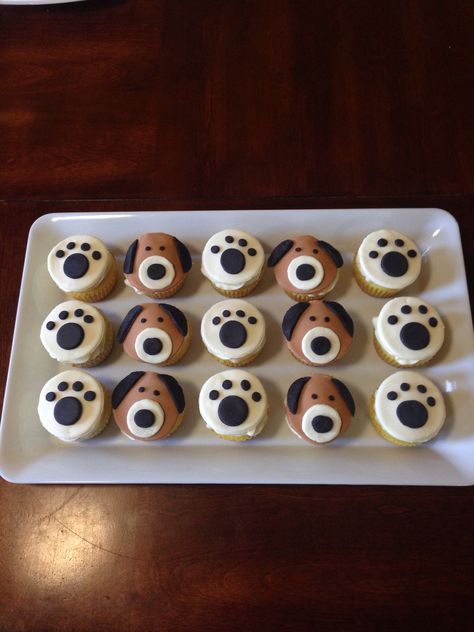 Dog Paw Cupcakes, Dog Cupcake Design, Pet Cupcakes, Paw Print Cupcakes, Paw Cupcakes, Dog Birthday Cupcakes, Puppy Cupcakes, Birthday Cupcakes Decoration, Puppy Decor