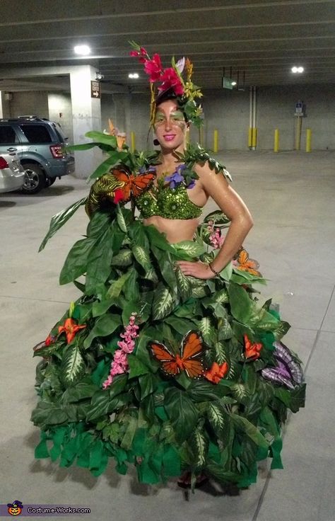 Serena: My name is Serena Bass and my costume is a rainforest. I got the idea because I love to look at plants and flowers and I decided for Halloween I... Rainforest Costume, Jungle Theme Costume, Jungle Costume, Jungle Outfit, Flower Costume, Homemade Costume, Costume Works, Mardi Gras Costumes, Homemade Halloween Costumes