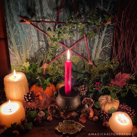 My little altar set up for Yule last year. Im sure I will do another this year as my little boy has started to take an interest. #yule #wintersolstice #yulealtar #witch #witchcraft #witchcore #witchythings #witchyvibes Yule Wands, Yule Altar Ideas, Yule Alter, Winter Altar, Grimoire Art, Yule Witch, Pagan Celebrations, Yule Altar, Yule Decor