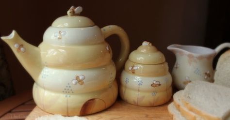 Deb Mores Pottery teapot, sugar and creamer Cottage Aesthetic, Cottage In The Woods, Cute Kitchen, Teapots And Cups, Cottagecore Aesthetic, Mellow Yellow, Kitchen Stuff, Tea Pot, Clay Art