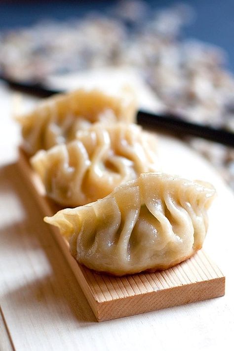 Gyoza Recipe, Japanese Gyoza, Gyoza Dumplings, Japanese Dumplings, Dumpling Filling, Pot Stickers, Dumpling Recipe, Japanese Cooking, Asian Cooking