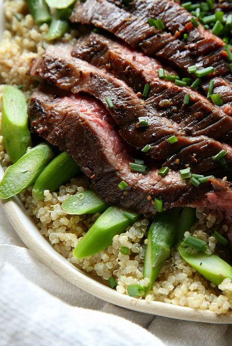 Red Wine Steak with Quinoa and Asparagus Recipe Quinoa Recipes Dinner Beef, Stuffed Peppers Quinoa Beef, Quinoa Asparagus Recipes, Quinoa And Asparagus Recipes, Recipes With Steak, Steak Quinoa, Red Wine Steak, Quinoa Vegetable Soup, Wine Steak