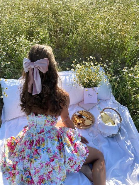 Picnic Photo Shoot, Birthday Captions Instagram, Candy Hair, Picnic Date, Birthday Captions, Family Picnic, Nyc Trip, Spring Fling, Hair Studio