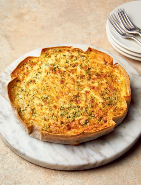 Mary Berry’s Fast Quiche Mary Berry Quiche Recipes, Mary Berry Foolproof Recipes, Christmas Quiche Recipes, Mary Berry Recipes Dinners, Quick Quiche Recipes, Mary Berg Recipes, Great British Bake Off Recipes, Best Quiche Recipe Ever, Quiches Recipes