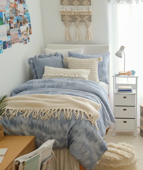 Dorm Bed Skirts, Dorm Room Layouts, Ocean Room Decor, Blue Dorm, Dream Dorm Room, Dorm Bed, Cozy Dorm Room, Dorm Room Styles, Dorm Inspiration