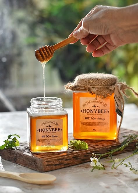 Honey Images Aesthetic, Honey Bottle Photography, Honey Photoshoot Product, Honey Product Photography Ideas, Honey Product Photography, Honey Photoshoot, Honey Pictures, Honey Business, Honey Aesthetic