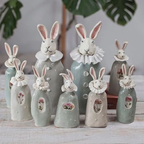 Fantastic Pottery ® on Instagram: “Beautiful ceramics work coming from @rozmarin_ceramics . . . . . . . #pottery #potterylove #instapottery #potteryart #pottersofinstagram…” Easter Pottery, Куклы American Girl, Pottery Animals, Kids Pottery, Paper Mache Art, Slab Pottery, Hand Built Pottery, Ceramic Animals, Pottery Cups