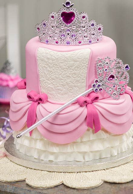 Inspiring princess cakes for a royal princess party! Cute birthday cake ideas for girl birthday party theme or the princess in your life. Tort Special, Birthday 15, Princess Cakes, Princess Birthday Cake, Cake Pictures, Cute Birthday Cakes, Princess Cake, Girl Cake, Royal Princess