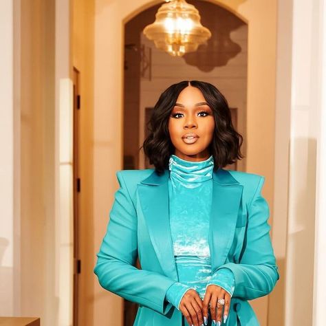 Sarah Jakes Roberts on Instagram Sara Jakes Roberts, Sarah Jakes Roberts Fashion, Sarah Jakes Roberts, Sarah Jakes, Church Girl, Bob Weave, Frontal Hair, 2024 Outfits, Women Suits