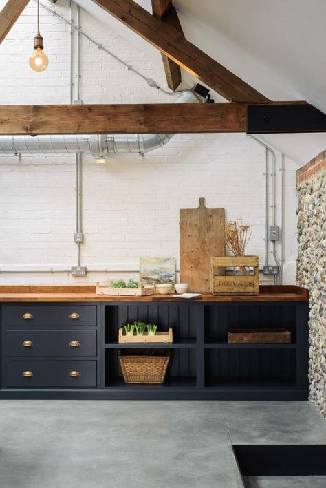 The Cattle Shed Kitchen, North Norfolk | deVOL Kitchens Wooden Kitchen Cabinets, Butcher Block Kitchen, Devol Kitchens, Kitchen Cupboard Doors, Butcher Blocks, Deco Nature, Dark Kitchen Cabinets, Shaker Kitchen, Industrial Kitchen