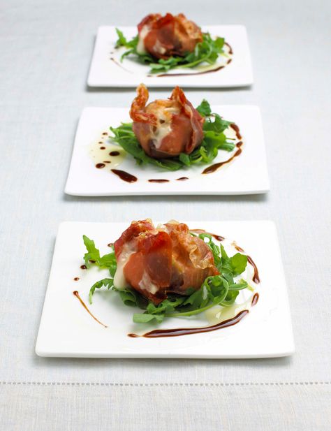 Roasted figs with Parma ham and goats' cheese. Easy entertaining starter recipe. Starter Ideas, Dinner Party Starters, Roasted Figs, Starter Recipes, Parma Ham, Fig Recipes, Dinner Party Recipes, Think Food, Starters Recipes