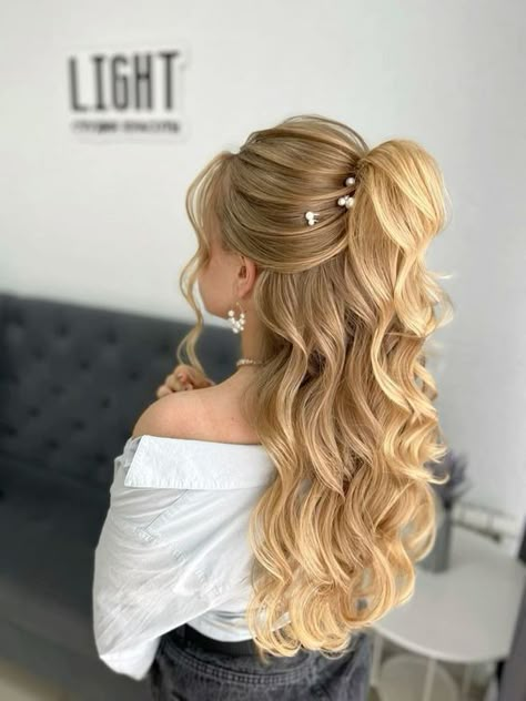 Prom Ponytail Hairstyles, Hairstyle For Prom, Cute Prom Hairstyles, Pony Hairstyles, Hairstyles For Prom, Ponytail Hairstyle, Simple Prom Hair, Curly Bob Hairstyles, Low Ponytail