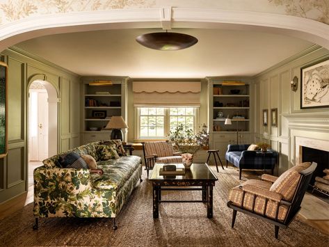 A Berkshires Dream House That Wouldn’t Need Renovating - The New York Times Heidi Callier, 1938 House, Heidi Caillier, Sunroom Ideas, English Decor, Bathroom Remodels, Amber Interiors, Green Rooms, World Of Interiors