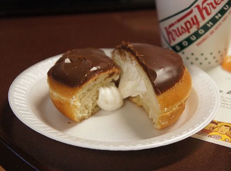 Now that's a fabulous Krispy Kreme donut! Donut Cream Filling, Custard Filled Doughnut, Krispy Kreme Coffee, Wedding Suggestions, Cream Filling Recipe, Cream Filled Donuts, Donut Shops, Krispy Kreme Donuts, Cinnamon Donuts