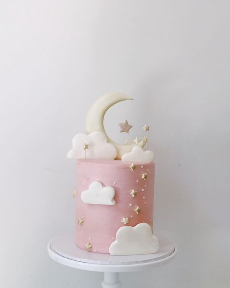 Moon Baby Shower Cake, Cloud Baby Shower Theme, Pink Baby Shower Cake, Pastel Baby Shower, Cloud Cake, Baby Shower Cakes Girl, Moon Baby Shower, 1st Birthday Cakes