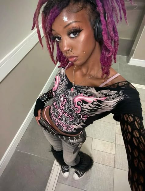 Afro Punk Outfits, Alt Baddie, Pink And Black Hair, Black Alternative, Afro Punk Fashion, Punk Style Outfits, Alt Goth, Alt Outfits, Cool Makeup Looks