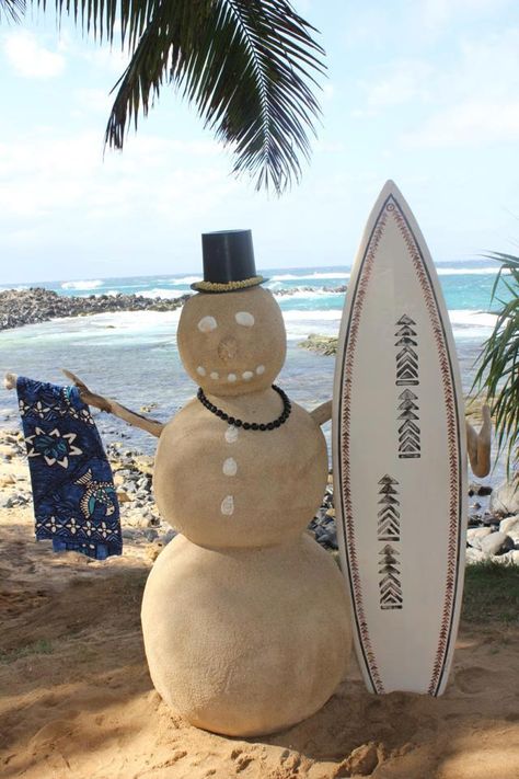 Mama's Fish House Paia Maui, Hawaii! Christmas Beach Family Photos, Family Photos Hawaii, Christmas In July Party Ideas, Paia Maui, Christmas In July Party, Sandy Claws, Boho Beach House, Hawaii Christmas, Christmas In Australia