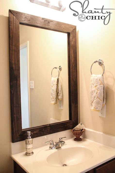 DIY-Mirror-Frame Spiegel Diy, Bathroom Mirrors Diy, Diy Bathroom Design, Mirror Frame Diy, Bathroom Mirror Frame, Apartment Bathroom, Bathroom Update, Trendy Bathroom, Framed Mirror