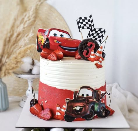 Cars Theme Smash Cake, Simple Lightning Mcqueen Cake, Mcqueen Cake Design, Mcqueen Theme Cake, Lightening Mcqueen Cakes, Mcqueen And Mater Cake, Bolo Mcqueen, Pastel Rayo Mcqueen, Pixar Cars Birthday Cake