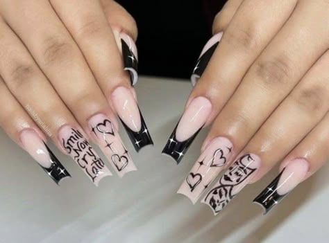 Nails For Karol G Concert, Oldie Acrylic Nails, Gangsta Nails Designs, Unghie Gangsta, Anuel Aa Nails Design, Bichota Nails Karol G, Chicana Nails Designs, Graffiti Nails Acrylic, Chicano Nails Designs