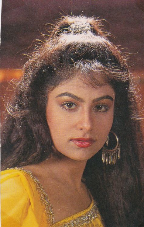 Ayesha Jhulka, 90s Bollywood Actress, Kareena Kapoor Pics, Zarine Khan, Juhi Chawla, Bollywood Posters, 90s Bollywood, Bollywood Stars, Actress Photos