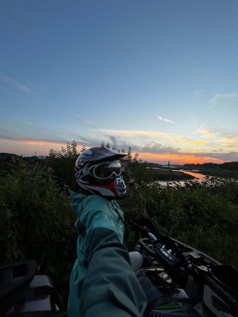 Unique Beach House, Biking Aesthetic, Sunset Pretty, Four Wheeling, Mountain Aesthetic, Goals Life, Bike Aesthetic, Atv Riding, Motorcycle Aesthetic