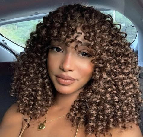 Dyed Curly Hair, Highlights Curly Hair, Mixed Curly Hair, Honey Brown Hair, Brown Curly Hair, Colored Curly Hair, Curly Hair Styles Easy, Natural Curls Hairstyles, Hairdos For Curly Hair