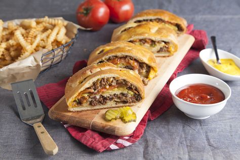 Cheeseburger Stromboli Recipe, Cheeseburger Stromboli, Stromboli Recipes, Keto Cheeseburger, Veggie Ideas, Pizza Calzone, Stromboli Recipe, Juicy Burgers, Free Keto Meal Plan