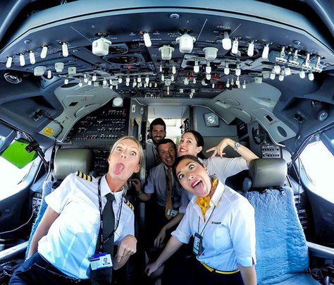 We don't often get to see the casual side of commercial airline pilots, but Maria Pettersson isn't an ordinary airline pilot. She's also an internet sensation who inspires her 200k+ followers on Instagram with her yoga-loving, globe-trotting exploits. Ryanair Flight Attendant, Female Airline Pilot, Female Pilot Uniform, Pilot Lifestyle, Pilot Career, Aviation Education, Pilot Uniform, Aviation Humor, Commercial Pilot