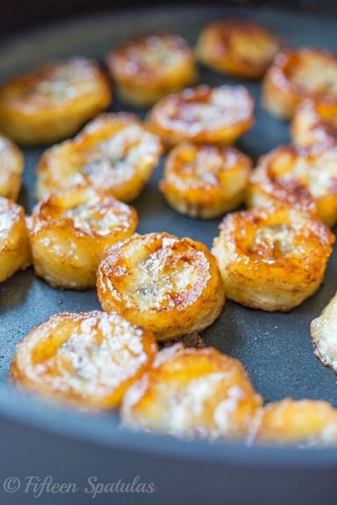 Easy Pan-Caramelized Honey Bananas Fried Honey Bananas, Caramelized Honey, Bananas Recipe, Fried Bananas, Cinnamon Recipes, Honey Recipes, Think Food, Cheese Recipe, Healthy Muffins