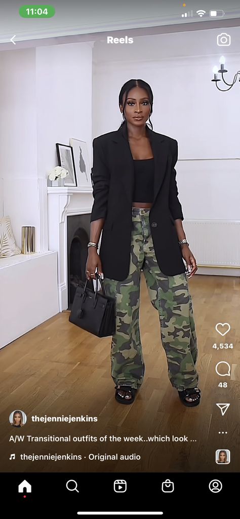 Camo Pants Outfit Work, Camaflouge Cargo Pants Outfit Women, Army Pants Outfit Black Women, Camo Pants Outfit Spring, Army Green Pants Outfit, Army Pants Outfit, Camo Fits, Cargo Outfits, Military Outfits