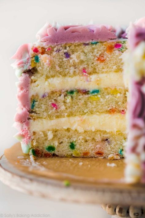 Cake With Sprinkles, Cake Liner, Confetti Cake, Funfetti Cake, Sprinkle Cake, Cake Decorating Videos, Vanilla Buttercream, Easy Cake Recipes, Cake Decorating Techniques