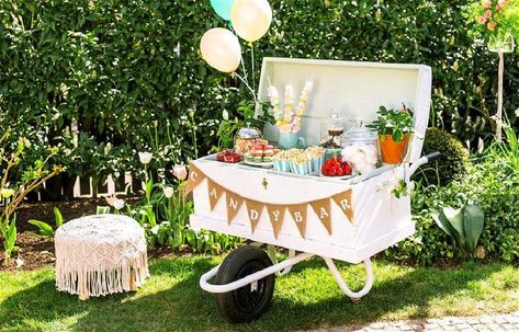 Diy Candy Buffet, Diy Candy Bar, Sweet Cart, Bar Mobile, Prosecco Bar, Diy Birthday Banner, Candy Buffet Wedding, Candy Bar Party, Candy Buffet Tables