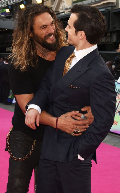 Henry Cavill and Jason Momoa in an adorable embrace Omari Hardwick, Jason Momoa Aquaman, Jesse Metcalfe, Very Important Person, Avan Jogia, Ryan Guzman, Taylor Kitsch, Travis Fimmel, Karl Urban