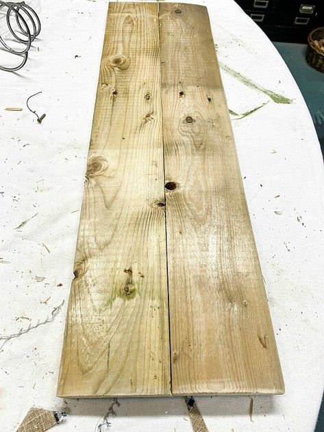 Fence Picket Christmas Signs, Fence Board Crafts Christmas, Fence Board Signs, Fence Post Crafts, Fence Board Crafts, Post Crafts, Barn Board Crafts, Barn Board Signs, Barn Board Projects