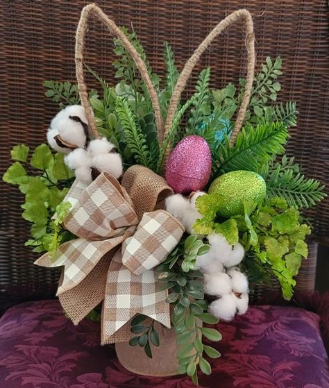 Easter Florals Diy, Easter Floral Arrangement, Easter Flower Arrangements, Easter Arrangement, Easter Spring Wreath, Easter Wreath Diy, Easter Decorations Ideas, Easter Craft Decorations, Crafts Easter