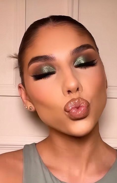 Bridesmaids Wedding Makeup, Smokey Eye Green Shadows, Makeup To Go With Olive Green Dress, Makeup Looks With Silver Dress, Green Dress With Red Lipstick, Green Makeup Looks Hooded Eyes, Glam Makeup Looks Green, Smokey Green Makeup, Green Emerald Dress Makeup