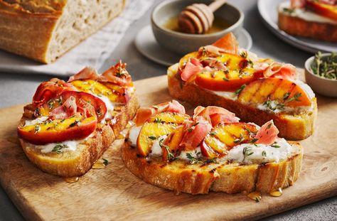 Peach, prosciutto and burrata bruschetta  recipe Meals For Entertaining, Burrata Bruschetta Recipe, Burrata Bruschetta, Peach And Burrata, Peach Prosciutto, Easy Vegetarian Meals, Tesco Real Food, Bruschetta Recipe, Grilled Fruit