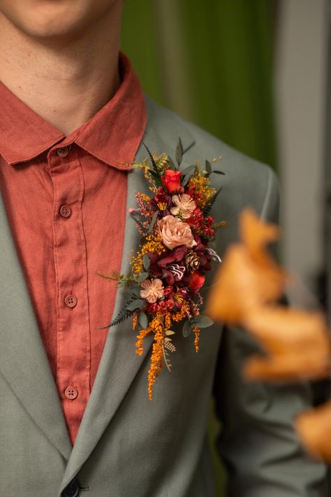 Autumn rustic pocket boutonniere - big brooch design  The flower pocket boutonniere is made of artificial, preserved material and other arranging material.  When stored in dry and dark place, our products last 10-15 years. We can also make you other matching accessories. Please message me for more information. :) Photo: Michaela durisova photography Model: stalker agency ---------------------------------------------------------------- SHIPPING INFO FOR EU ORDERS: Standard shipping: Your package Rust And Green Boutonniere, Men’s Wedding Boutineer, Pocket Square Boutonniere Diy, Fun Boutonniere, Fall Boutineer, Pocket Corsage, Large Boutonniere, Men Corsage, Wildflower Boutonniere