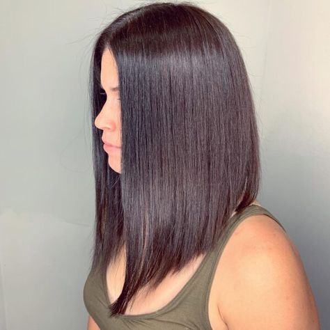 Trendy Angled Bob Cuts 2024: Medium, Short, Layered, and Curly Styles Victoria Haircut, Long Aline Haircut, Long Angled Haircut, Medium Angled Bobs, Blonde Angled Bob, Long Bob Haircut With Layers, Hair Colors For Black Women, Colors For Black Women, Angled Bob Haircuts