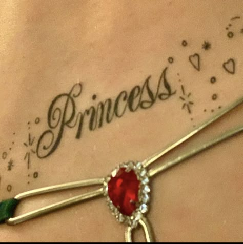 chappell roan princess tattoo Chappell Roan Tramp Stamp, Princess Tramp Stamp, Chappel Roan Tattoo, Chappell Roan Tattoo Ideas, Aries Stellium, Chappell Roan Tattoo, Ronnie Core, Chappell Roan Aesthetic, Karma Pictures