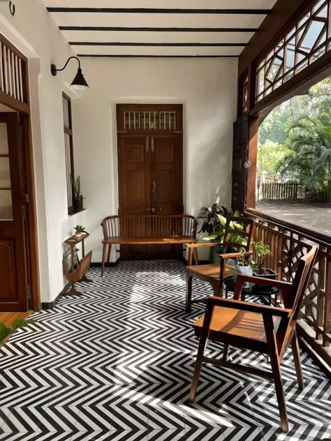 Home Corridor, Kerala Traditional House, Urban Tree, House Design Trends, India Home Decor, Indian Home Design, Indian Home Interior, Contemporary Elements, Indian Homes