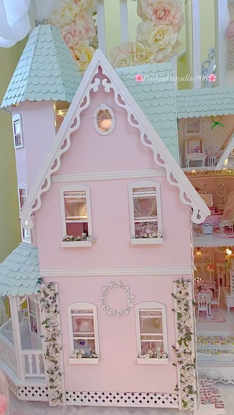 Pink Dollhouse Aesthetic, Pink Victorian Dollhouse, Coquette Houses, Painted Doll House, Bloxburg Coquette, Pink Doll House, Victorian Closet, Painted Dollhouse, Pink Dollhouse