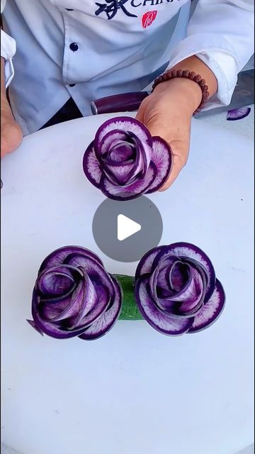 Food Decoration Ideas Creative, Beautiful Garnishes, Fancy Food Presentation, Amazing Food Platters, Bra Tips, Decorações Com Comidas, Amazing Food Decoration, Vegetable Carving, Appetizers Easy Finger Food